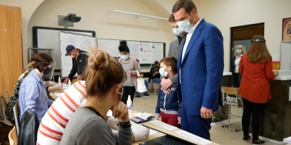 В Армавире проголосовал депутат ЗСК Андрей Дорошенко