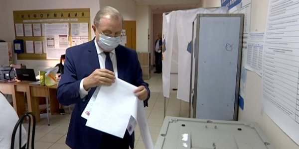 В Краснодаре проголосовал главврач военного госпиталя Сергей Исаенко