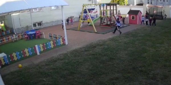 В Краснодаре в детском саду дети избили 2-летнего мальчика. Видео
