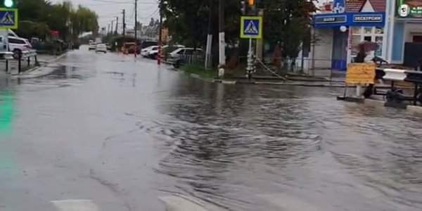 Из-за сильных дождей подтопило несколько улиц в Анапе и Новороссийске