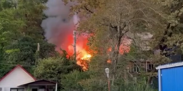 В Сочи потушили пожар в бараке на Барановском шоссе