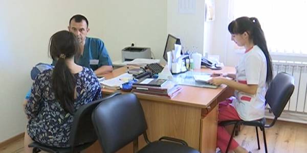 На Кубани в 2021 году 440 медиков едут работать в сельские территории