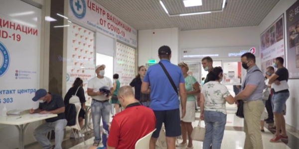 В России прошел первый розыгрыш денежных призов среди привившихся от COVID-19