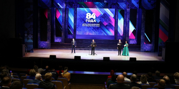 Кондратьев вручил государственные награды выдающимся жителям Кубани