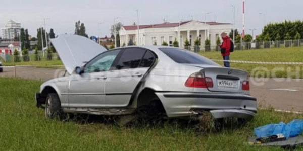 В Сочи BMW из Абхазии снес забор и застрял на территории аэропорта