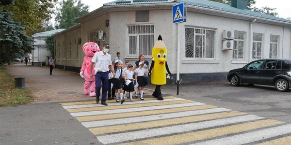 В Кореновске сотрудники ГИБДД провели для школьников урок безопасности