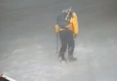 На Эльбрусе группа альпинистов из 19 человек попала в бурю, трое погибли