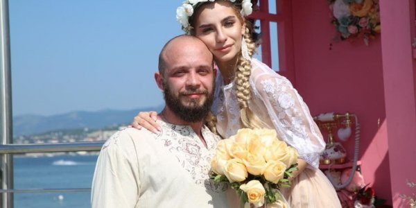 Жители 11 стран приехали в Геленджик для заключения брака