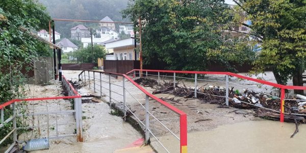 В Сочи из-за дождя поднялся уровень воды в реках Буу и Лоо