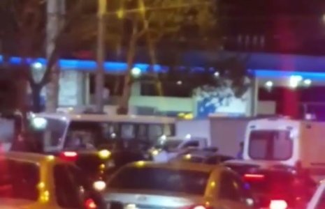 В Краснодаре на дороге умер мужчина, снимавший на телефон драку двоих водителей