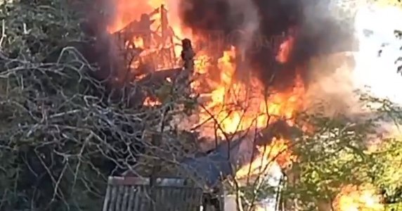 В Сочи сгорел одноэтажный частный дом