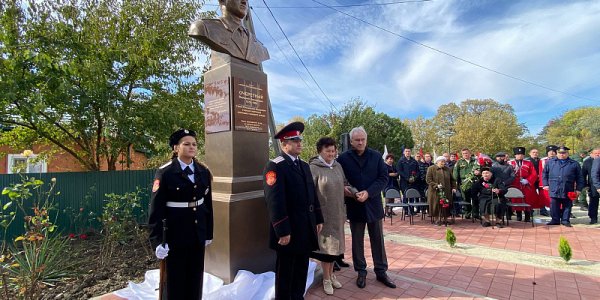 На Кубани открыли памятник Герою России Валерию Очеретному