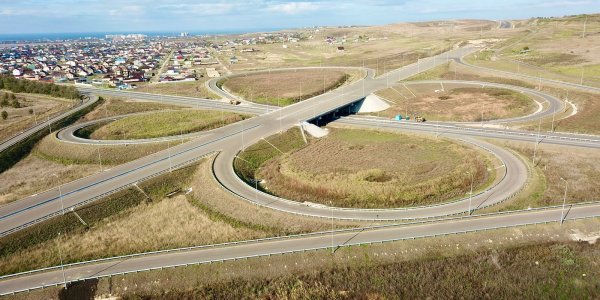 На новой трассе из Краснодара в Темрюк построят около 50 мостов и 10 развязок