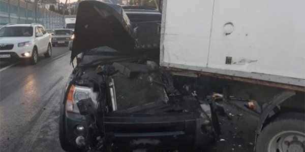В Сочи внедорожник врезался в грузовую «Газель», пострадал ребенок