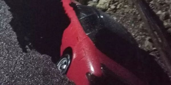 В Туапсинском районе иномарка в темноте рухнула в яму на размытой дороге