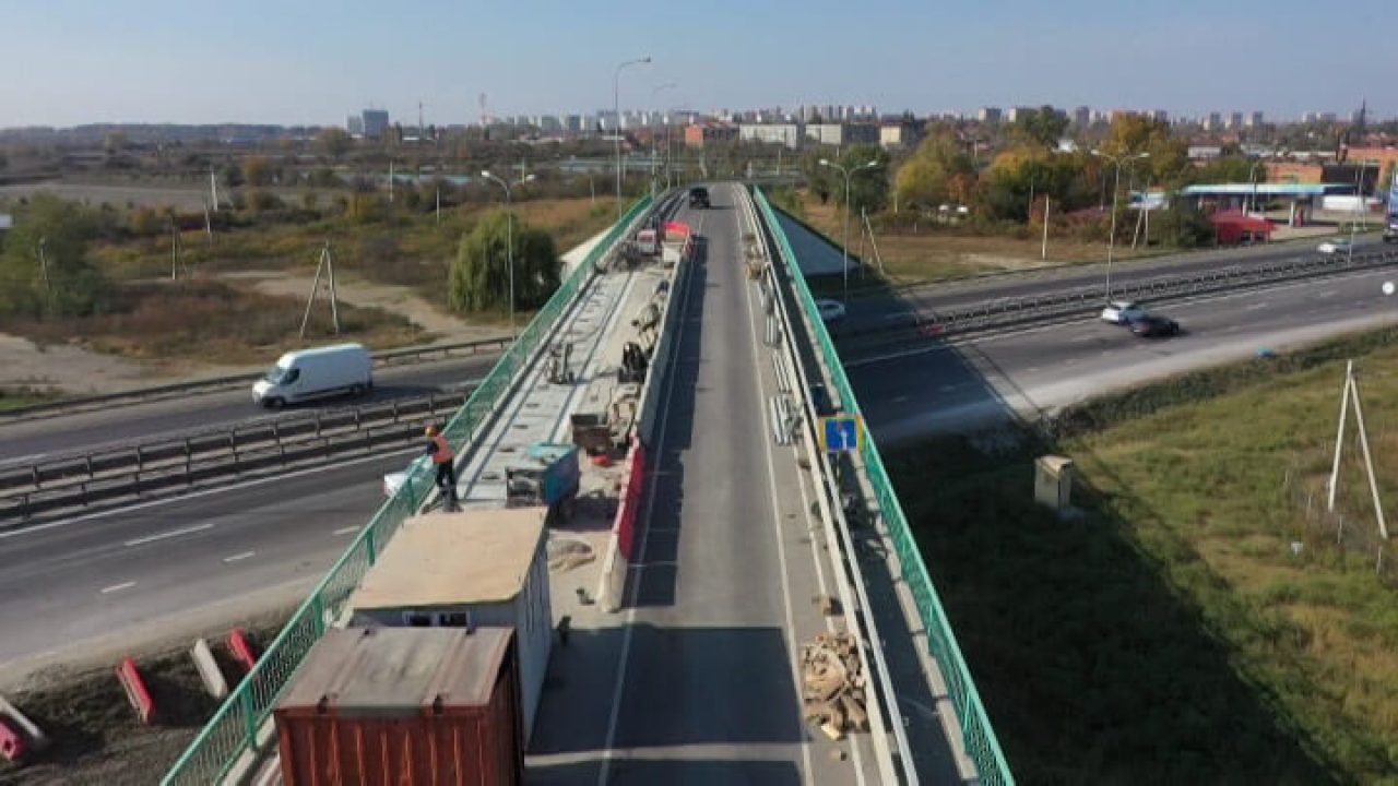 На дороге у моста в районе Тлюстенхабля частично сняли ограничение движения  - 18 октября, 2021 Все новости, Общество «Кубань 24»