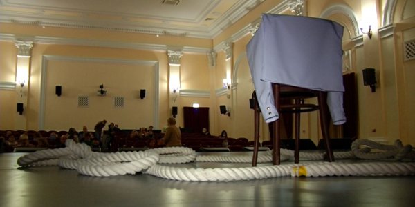 В краснодарском Театре Защитника Отечества показали пьесу Евгения Гришковца