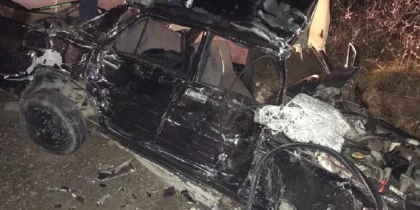 Под Новороссийском «семерка» на встречке влетела в грузовик, ее водитель погиб