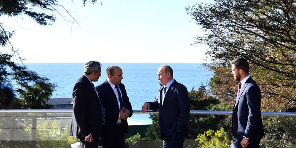 Путин поддержал решение премьер-министра Израиля отдохнуть в Сочи с семьей