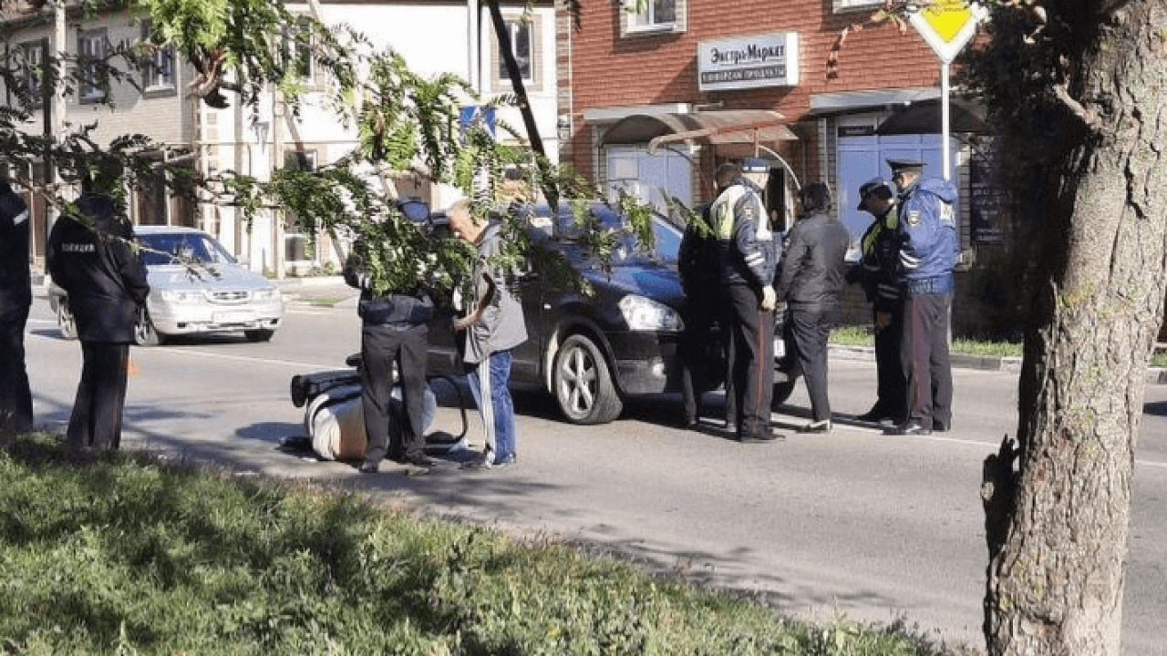 В Ейске иномарка сбила мать с младенцем в коляске на пешеходном переходе -  8 октября, 2021 Все новости, Происшествия «Кубань 24»