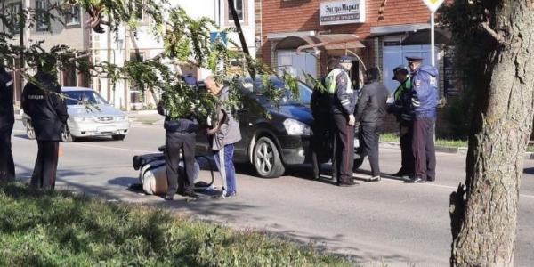 В Ейске иномарка сбила мать с младенцем в коляске на пешеходном переходе