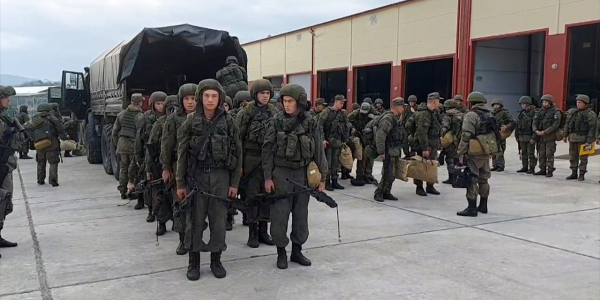 В Новороссийске десантники демонстрируют навыки огневой и горной подготовки
