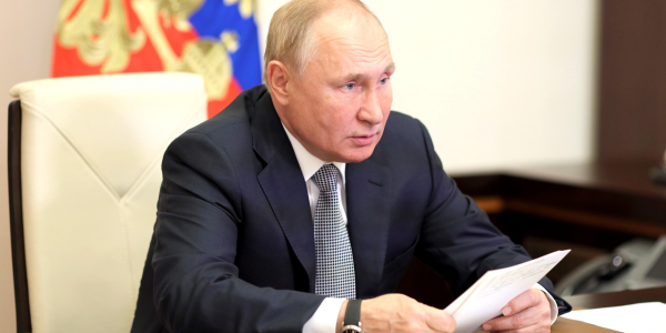 Путин подписал закон о признании участников спецоперации ветеранами боевых действий
