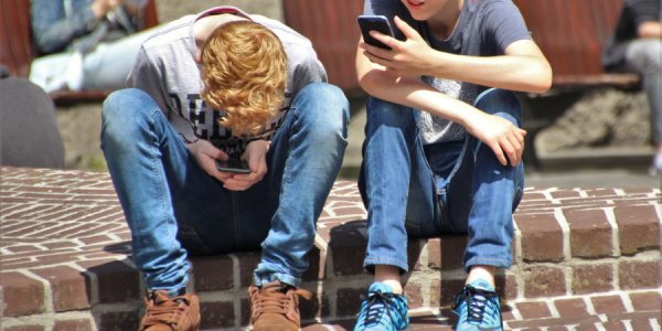 Как не допустить вербовку детей и подростков в соцсетях и мессенджерах