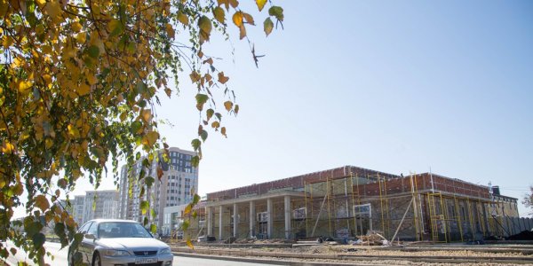 Фасад нового Дворца бракосочетания в Анапе облицуют туфом из Армении