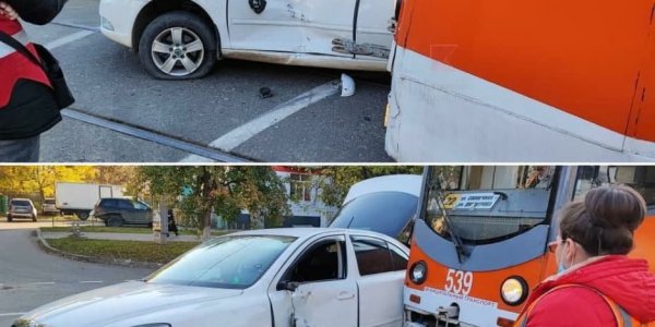В Краснодаре иномарка столкнулась с трамваем