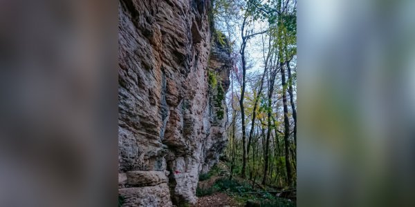 В Сочи туристка при прогулке по Сухому каньону скатилась в реку, повредив плечо