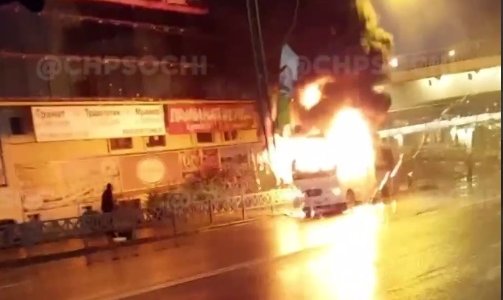 В Сочи сгорел маршрутный автобус