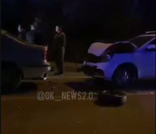 В Горячем Ключе иномарка на встречке протаранила 3 машины, погибли 2 человека
