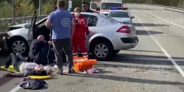 Водитель и беременная пассажирка пострадали в ДТП в Сочи