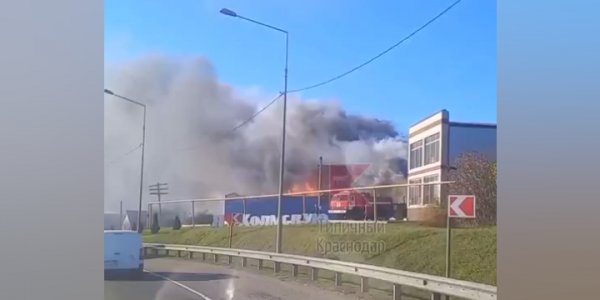 В Абинском районе потушили пожар в мебельном цехе