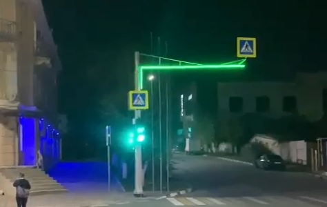 В Новороссийске на пешеходном переходе установили светящуюся ленту-светофор