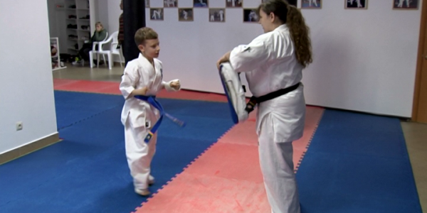 Краснодарский мальчик с особенностью развития кисти руки достиг успехов в карате