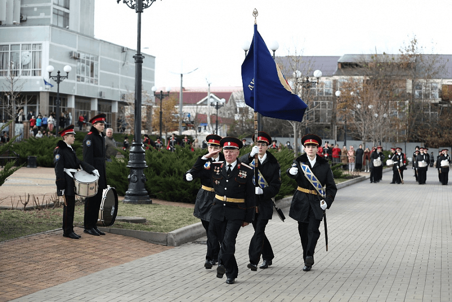 Новороссийский казачий кадетский корпус в 4-й раз получил знамя президента РФ