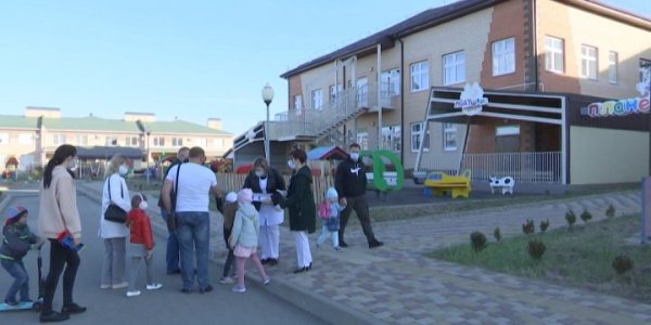В Крымске родители возмутились введению QR-кодов в детсадах