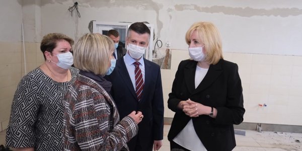 Анна Минькова посетила отремонтированный Дом культуры под Горячим Ключом