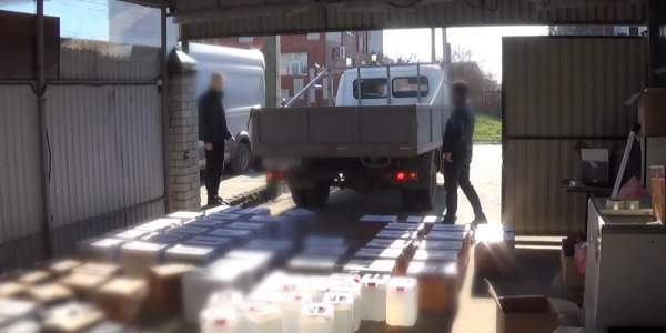 В Кропоткине полицейские изъяли более 2 тыс. литров контрафактного алкоголя