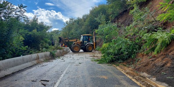 В Сочи на горную дорогу в селе Ордынка сошел сель