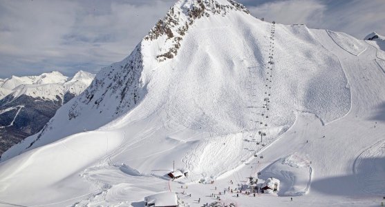 Снежные сугробы в горах Сочи выросли до 3 метров