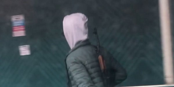 Полиция проверит информацию о парне, замеченном с оружием возле ТЦ в Краснодаре
