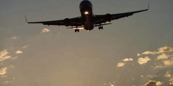 Два летевших в Сочи самолета изменили курс из-за неопознанного объекта