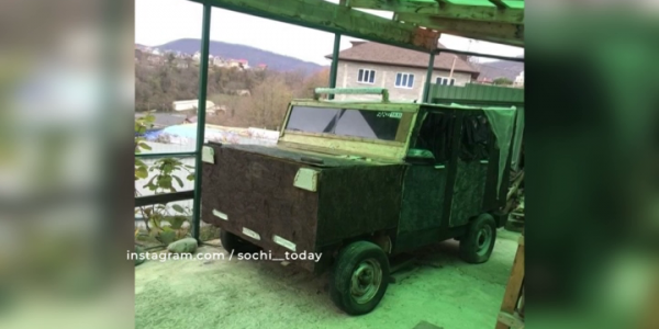 В Сочи продают деревянный автомобиль ручной сборки за 100 тыс. рублей