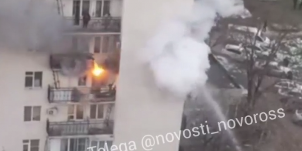 В Новороссийске загорелось общежитие, из него эвакуировали 81 человека