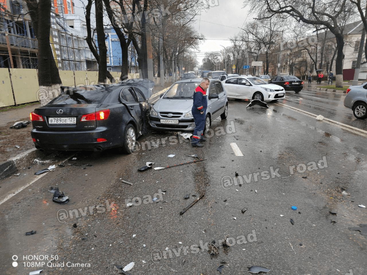 В Новороссийске Lexus спровоцировал массовое ДТП, есть пострадавший - 27  декабря, 2021 Все новости, Происшествия «Кубань 24»