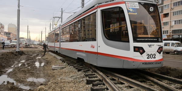 По новой линии на Московской в Краснодаре прошел первый пассажирский трамвай