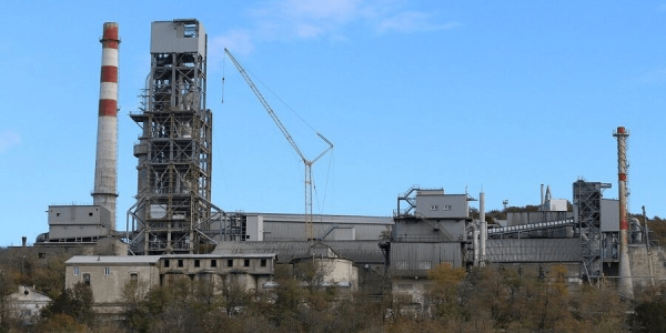 ФАС отказала двум компаниям в покупке цементного завода под Новороссийском